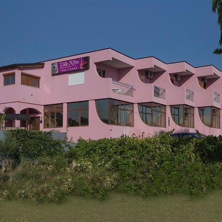 Villa Nives Holiday Apartment Rentals ポドストラナ エクステリア 写真