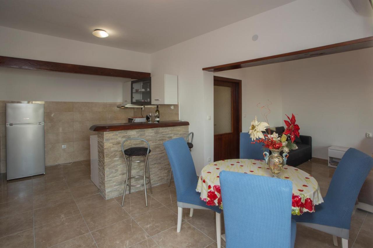 Villa Nives Holiday Apartment Rentals ポドストラナ エクステリア 写真
