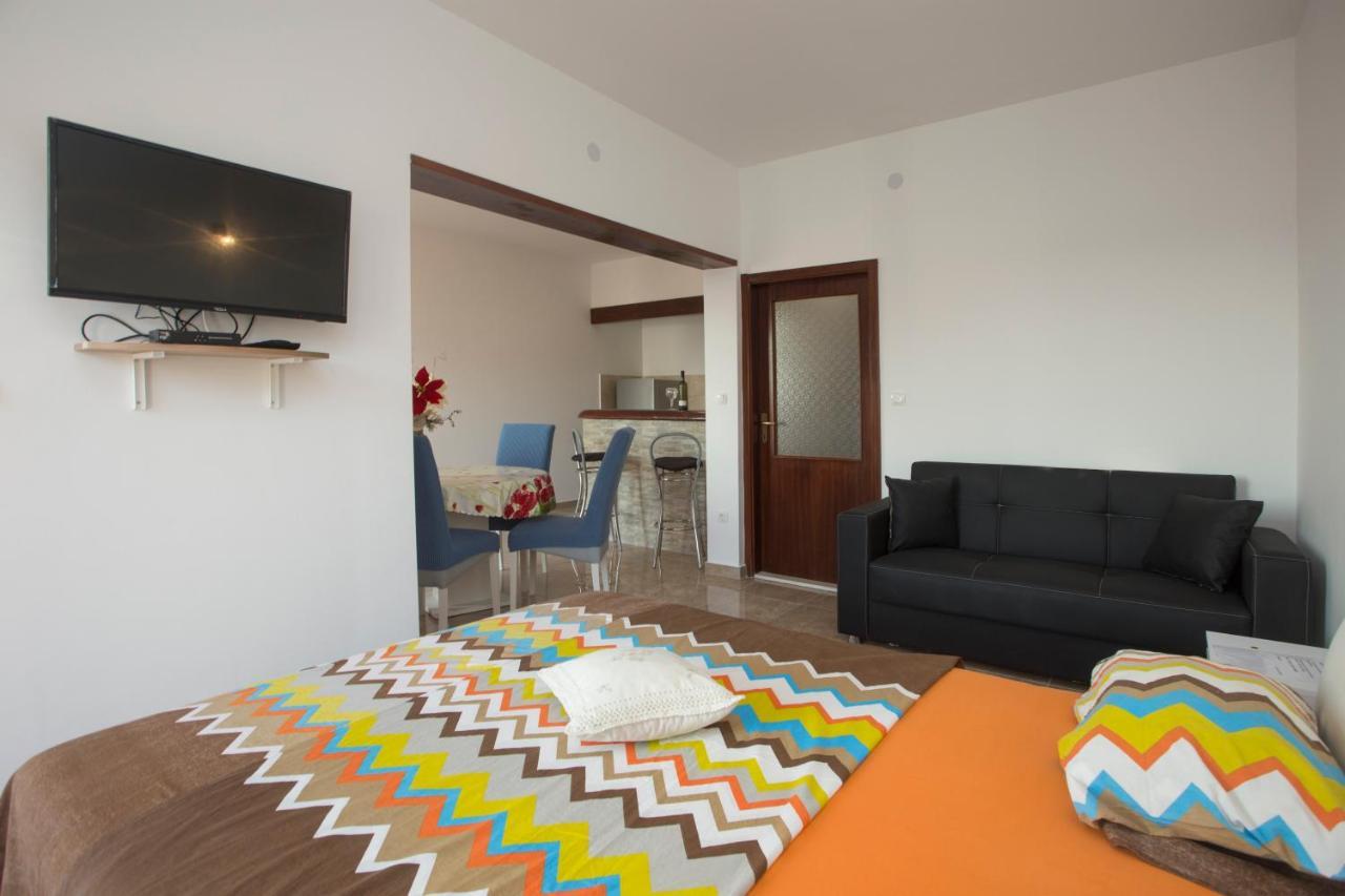 Villa Nives Holiday Apartment Rentals ポドストラナ エクステリア 写真