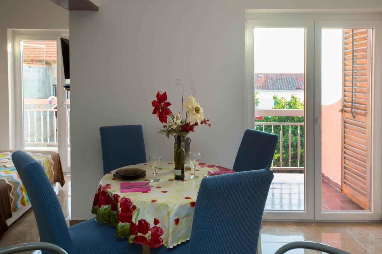 Villa Nives Holiday Apartment Rentals ポドストラナ エクステリア 写真