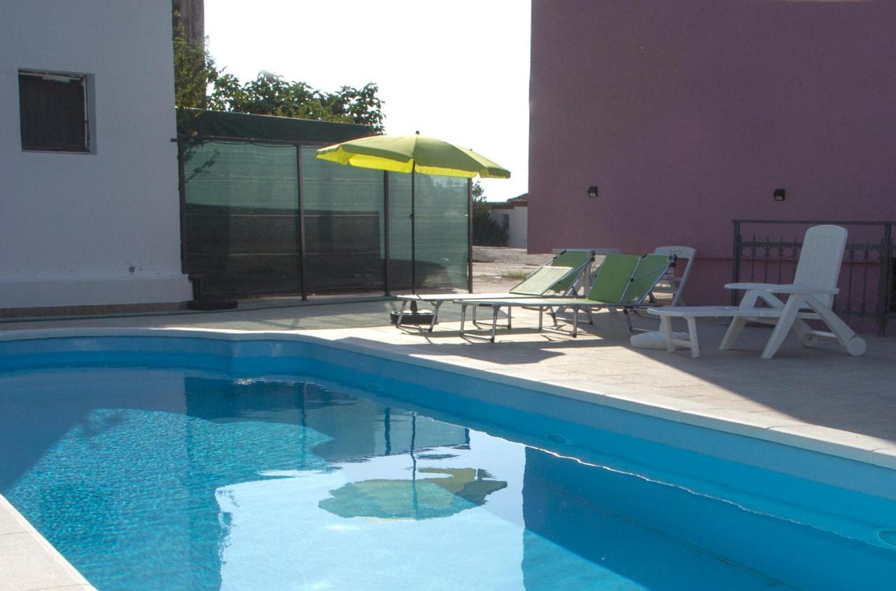 Villa Nives Holiday Apartment Rentals ポドストラナ エクステリア 写真
