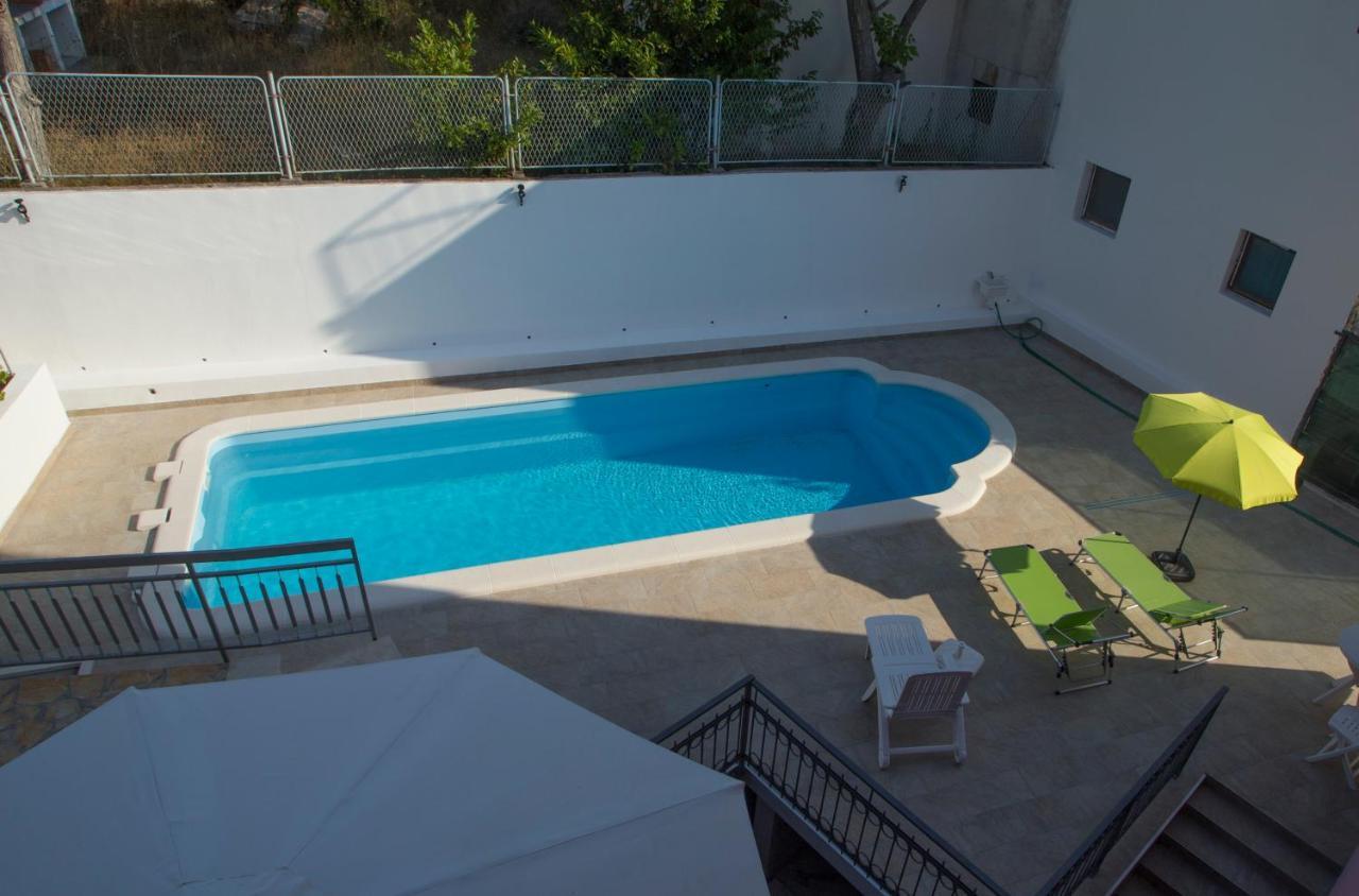 Villa Nives Holiday Apartment Rentals ポドストラナ エクステリア 写真