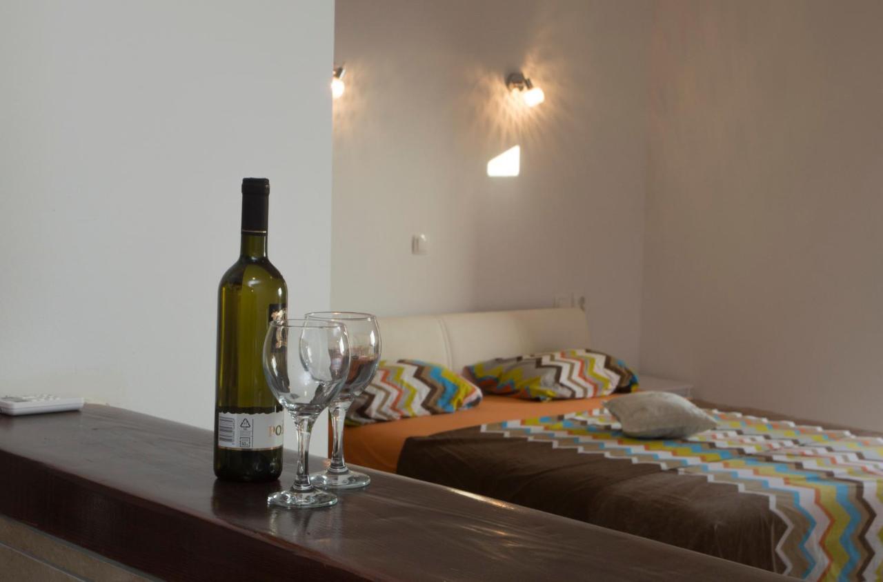Villa Nives Holiday Apartment Rentals ポドストラナ エクステリア 写真