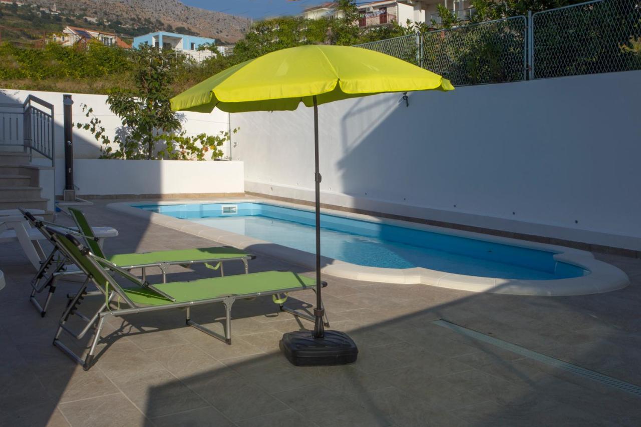 Villa Nives Holiday Apartment Rentals ポドストラナ エクステリア 写真